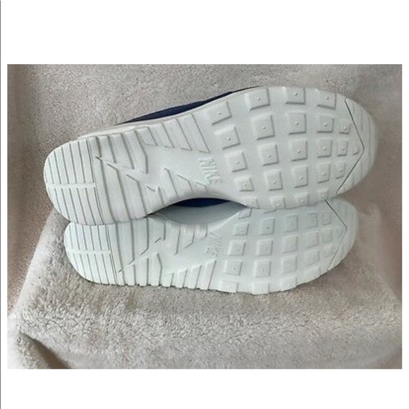 NEW NIKE AIR MAX THEA PINNACLE SIZE 9.5 - Picture 5 of 5